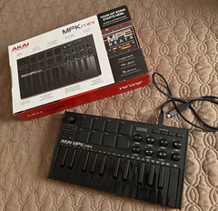 Akai MPK mini 25-Key USB MIDI Keyboard Controller Arpeggiator w/ Box