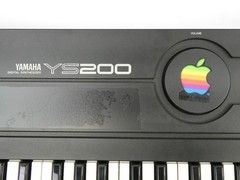 Vintage Yamaha YS200 61-Key Digital FM Synthesizer w/ Case, Pedal, Manual