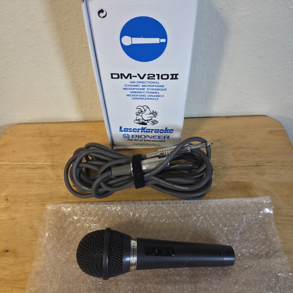 Pioneer/Laser Karaoke DM-V210II Uni-Directional Dynamic Microphone W/ Cord & Box