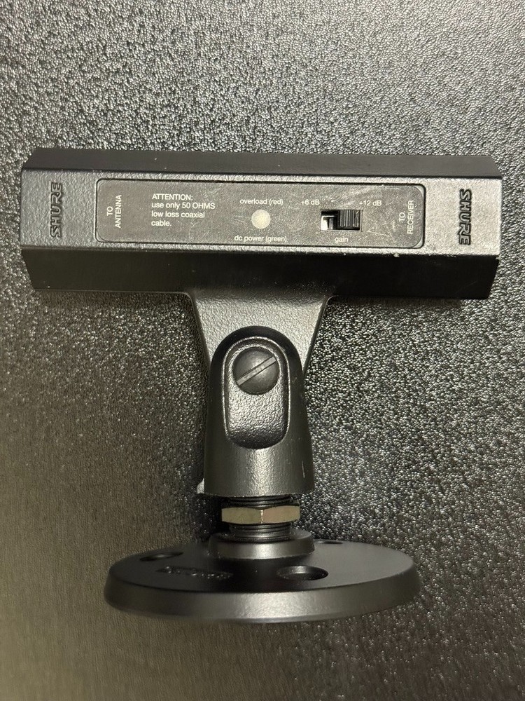 Shure UA830 In-Line Antenna Amplifier – +6 / +12 dB – Very Good Condition