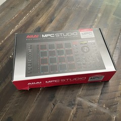Akai Professional MPC Studio MIDI Music Production Controller – OPEN BOX