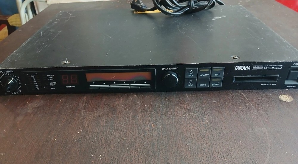 Yamaha SPX990 Digital Multi-Effects Processor 2-Ch 48kHz 1U Rack Black