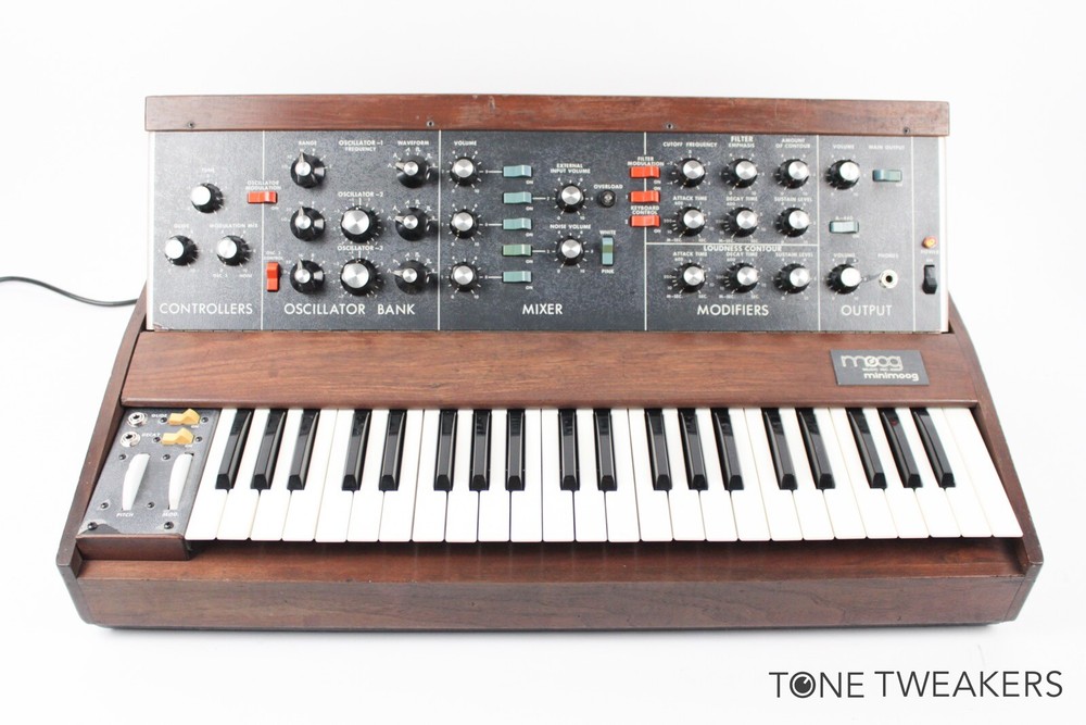 Moog Minimoog 70s Meticulously Refurbished Synthesizer 214x VINTAGE SYNTH DEALER