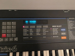 Oberheim Matrix 6 Vintage Synthesizer in Excellent Condition With Hard Case