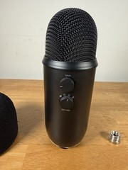 Blue Microphones – Blackout Yeti USB Multi-Pattern Microphone – Black NO CORD