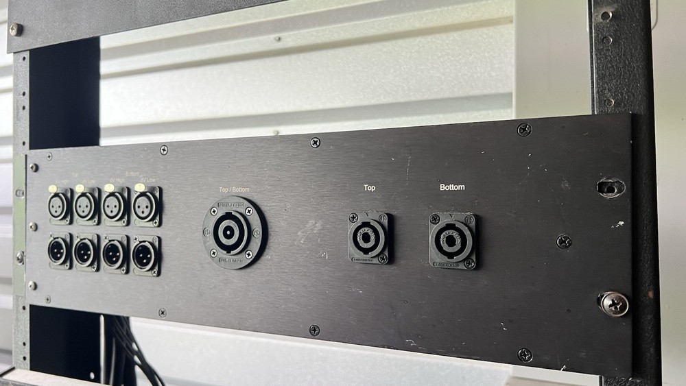 Ramtech 4-Space DV-DOSC 19″ Rack Panel W/XLR & Speaker Cable Outs
