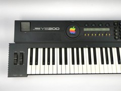 Vintage Yamaha YS200 61-Key Digital FM Synthesizer w/ Case, Pedal, Manual