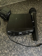 AKG WMS40 Mini Vocal Set Wireless Handheld Microphone System (Band A/C)