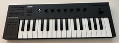 Komplete – Kontrol M32 Keyboard by Native Instruments (No Cable / Missing Knob)