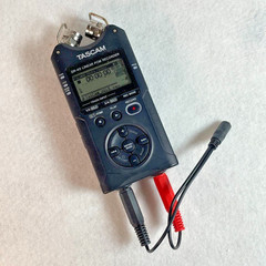 TASCAM DR-40 Portable Recorder – Powers On – Untested Beyond Basic Functions