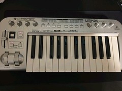 Behringer UMX-25 U-Control MIDI Interface Used Turns On