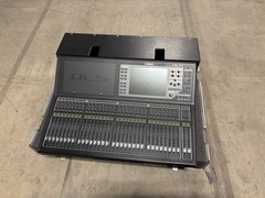 Yamaha QL5 64-channel Digital Mixing Console With Roadcase