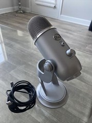Pre- Owned Blue YETI USB Microphone – Silver Edition