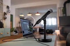 Shure MVX2U XLR-to-USB Digital Interface with Headphone Jack Integrated Pre-amp