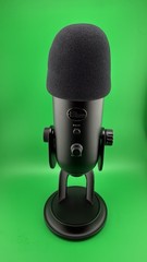 Blue Yeti Professional Multi-Pattern USB Condenser Microphone – Blackout A9