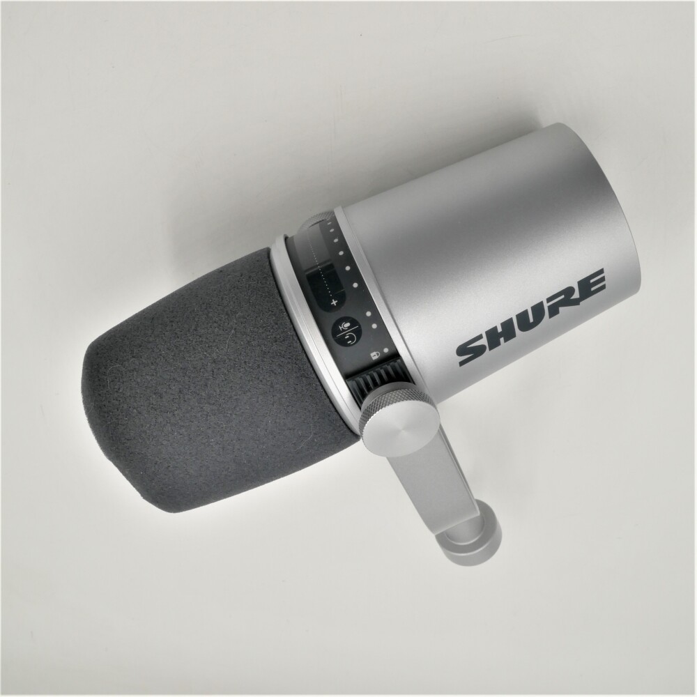 Shure MV7 Podcast Microphone | Silver **OPEN BOX**