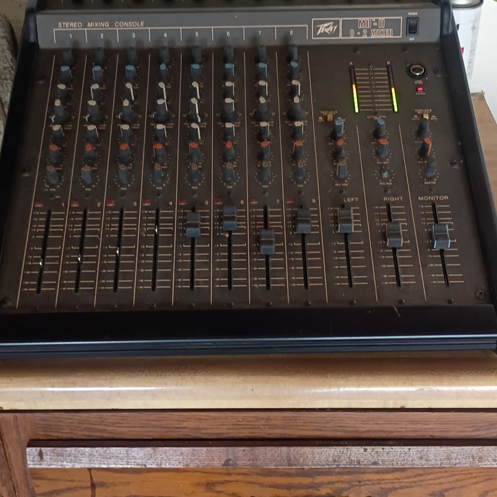 Peavey MD-8U 8-Channel Stereo Mixing Console 2-Bus Tabletop Headphone