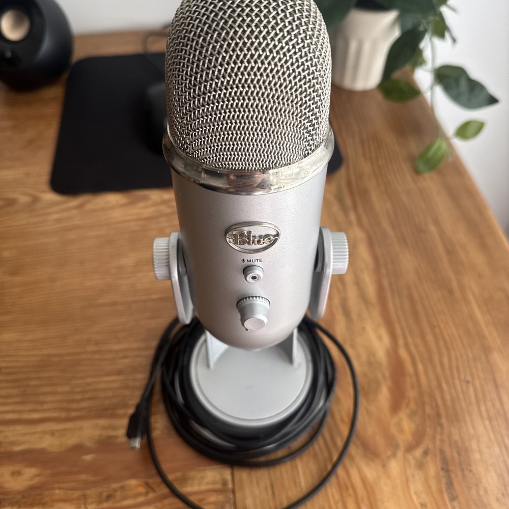 Blue Yeti Professional USB Microphone 988-000103 – Silver – Used