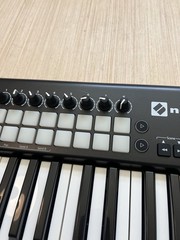 Novation Launchkey 25 MK3 25-Key MIDI Keyboard Controller W/ USB Read