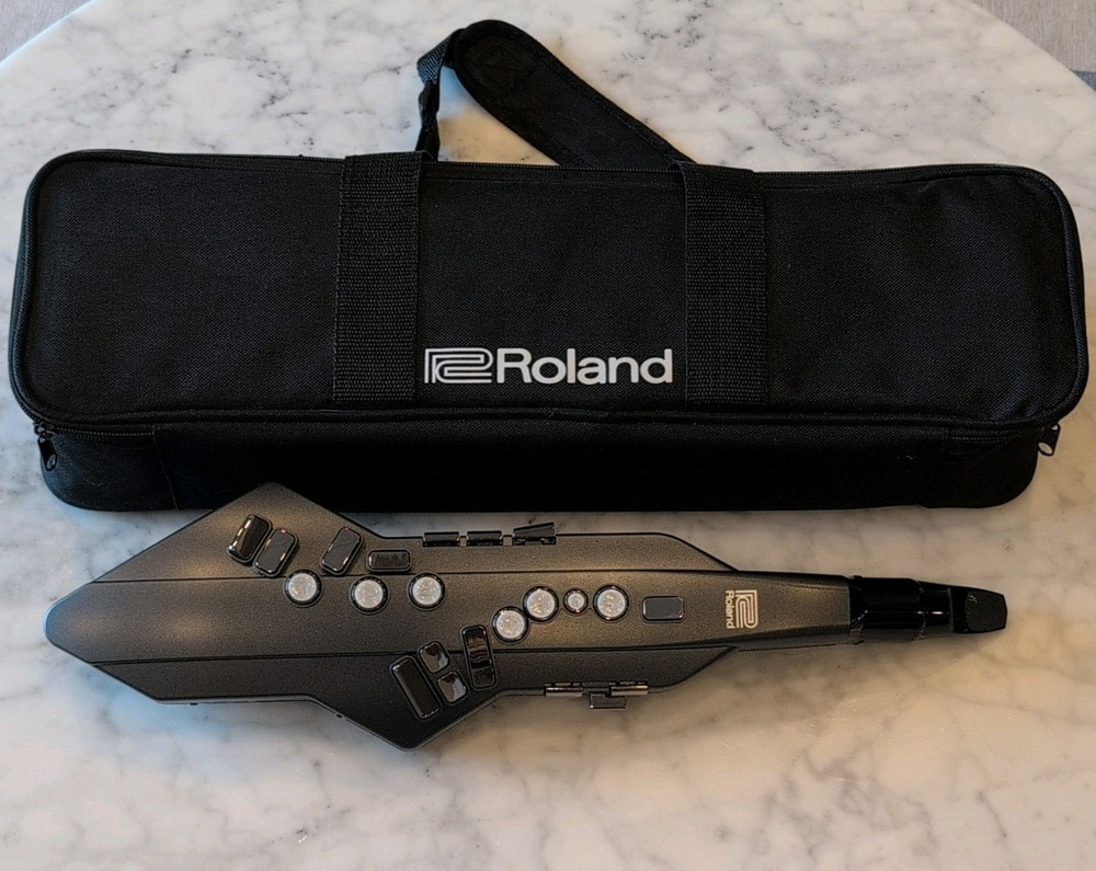Roland Aerophone GO AE-05 Digital Wind Instrument w/ Case, Cables, Accessories