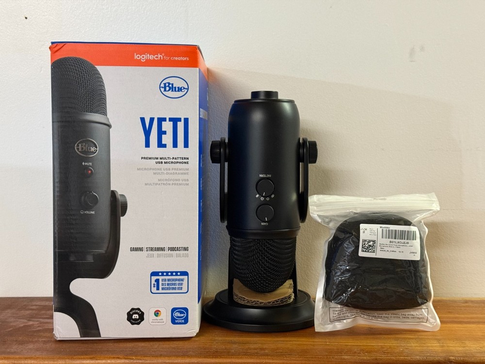 Blue Yeti Premium USB Microphone Blackout Edition w/Foam Windscreen (Open Box)