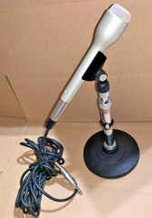 Lanier Dynamic Omnidirectional XLR Microphone w/25′ Cable & Weighted Stand Japan