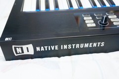 Native Instruments Komplete Kontrol S49 MK1 + Donner Bag & Sustain Pedal Bundle