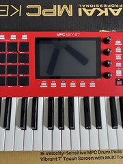 Akai Professional MPC Key 37 Standalone Sampling Workstation Near Mint
