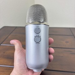 Blue Microphones Yeti USB Condenser Desktop Mic Silver 3.5mm Headphone Jack Only