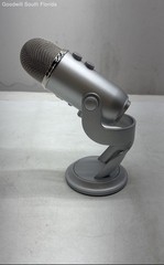 Blue Yeti Silver-Tone Multi Pattern Studio Desktop USB Microphone Not Tested