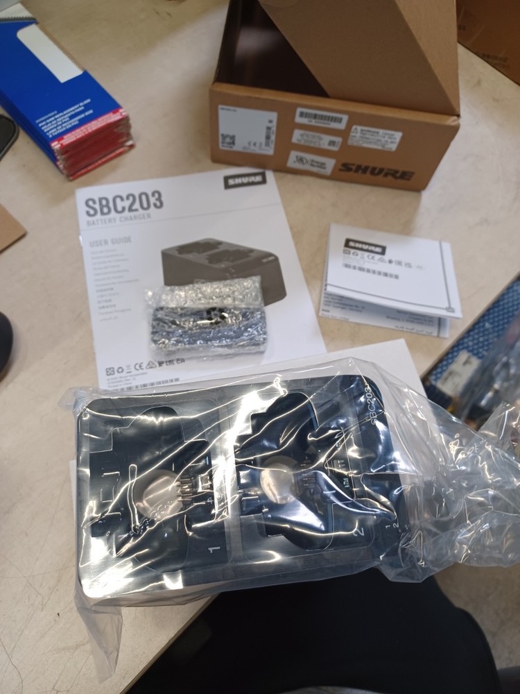 Shure SBC203-US Dual Docking Station for SLX-D Transmitters & SB903 Battery
