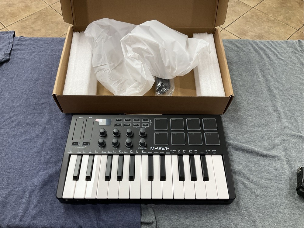 M-VAVE SMK-25 Bluetooth MIDI Keyboard Controller 25-Key 8 Backlit Drum Pads