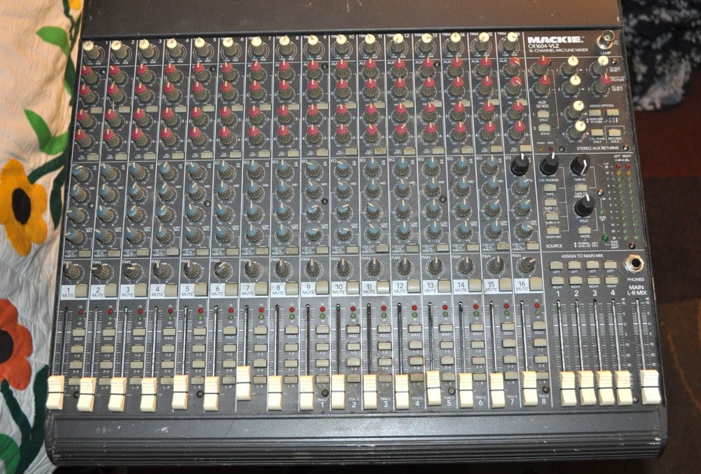 Mackie CR1604-VLZ 16 Channel 4 Bus Mixing Console – tested & working