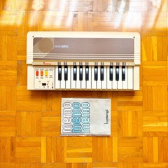 Bontempi Memoplay (Italy, 1981) Vintage Toy Synth Organ Keys! Original Manual!