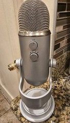 Blue Yeti Professional Multi-Pattern USB Condenser Microphone Sliver NOT TESTED