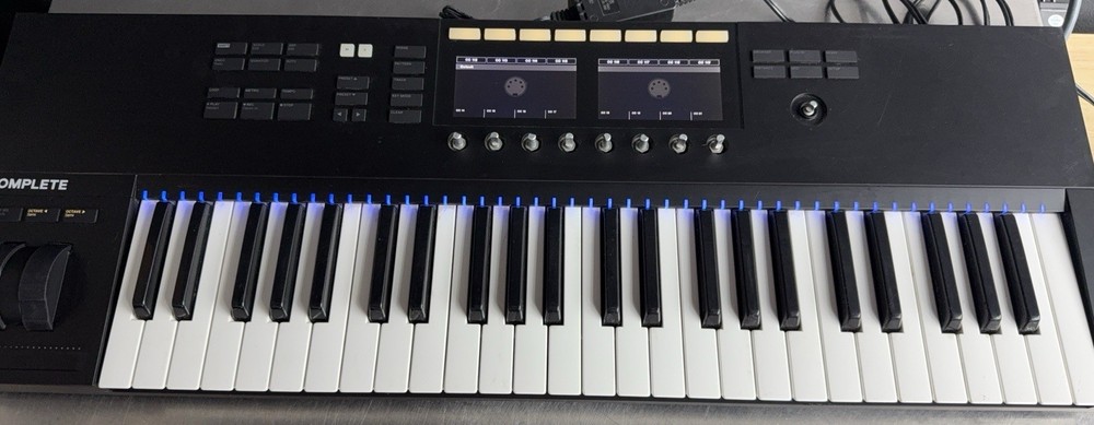 Native Instruments Komplete Kontrol S49 MK2 49 Key Keyboard Controller