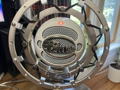 Blue Snowball USB White Microphone With Ringer Shock Mount