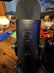 Blue Yeti 20 Hz – 20 kHz Multi-Pattern USB Microphone A00121