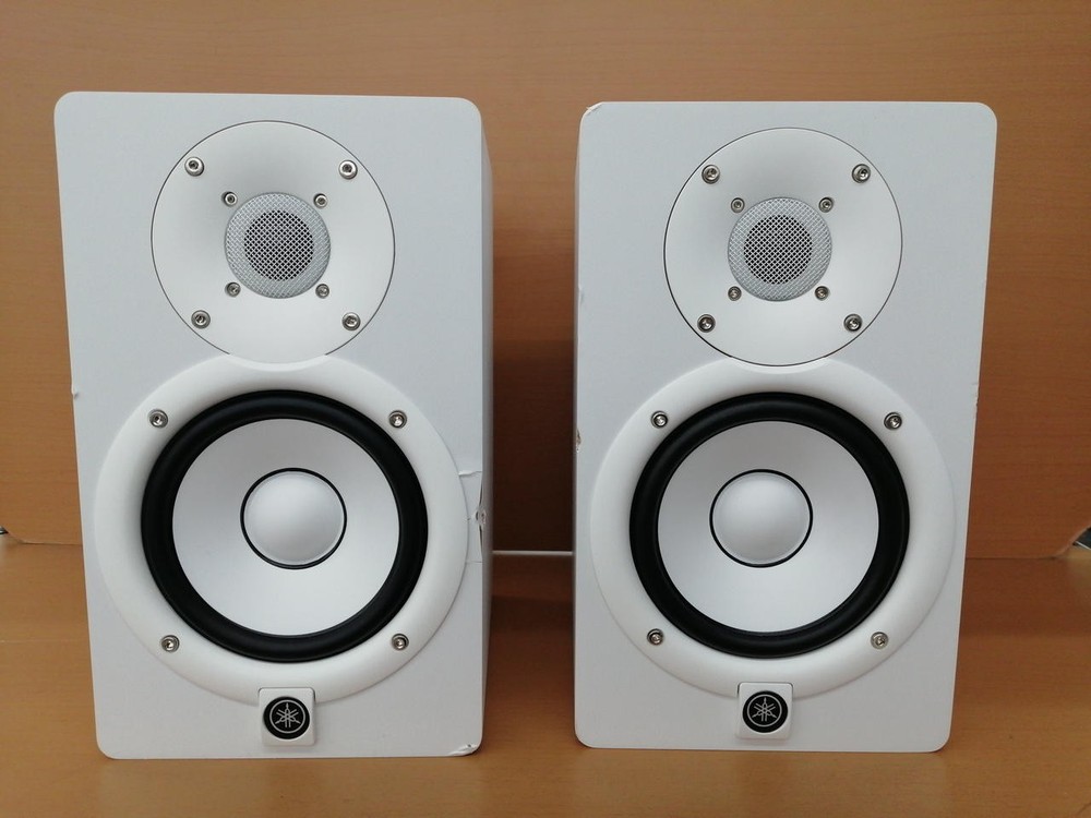 YAMAHA HS5 Powered Studio Monitor Speaker White Pair w/ Cable Tested TB01 6.0/PC
