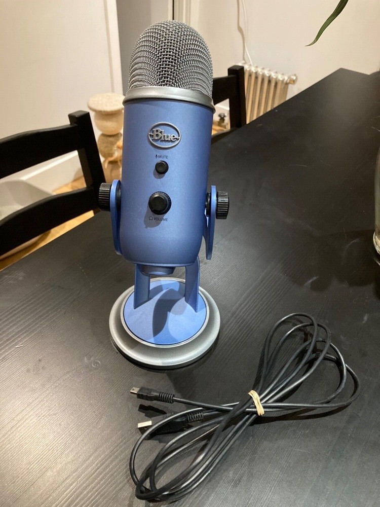 Blue Yeti USB Blue Microphone (perfect condition, only used a few times)