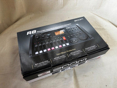 Zoom R8 8-Track Digital Recorder/Interface/Controller/Sampler w/ box
