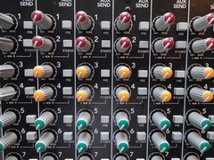 Mackie Onyx 3280 Mixing Console….Good Condition