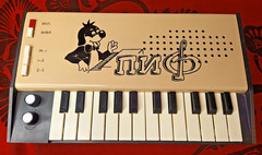 VINTAGE SOVIET ANALOG SYNTHESIZER USSR PIF Kids Synth, works great!.