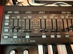 Used Great Condition Behringer DeepMind 6 37-Key 6-Voice Analog Synthesizer