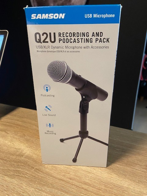 Samson Q2U Dynamic USB Microphone Recording and Podcasting Pack (Black)