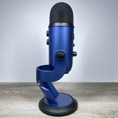 Blue Yeti USB Microphone for Gaming, Streaming Logitech Creators Midnight Blue
