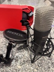 Rode NT1 Signature Series Large-Diaphragm Condenser Microphone – Black