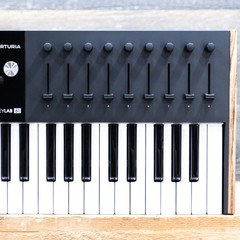 Arturia KeyLab 61 Mk3 Universal MIDI Controller 61-Note Semi-Weighted w/Box