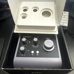 Audient iD4 MKII 2in 2out MIDI Audio Interface Microphone Preamp (GTIN-13) Black