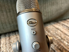 Blue Yeti Professional Multi-Pattern USB Condenser Microphone – Silver